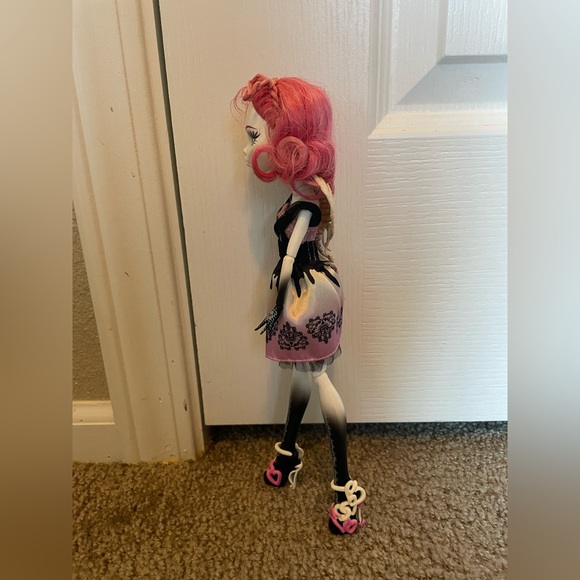 Monster High Sweet 1600 Cupid Doll - Picture 3 of 4